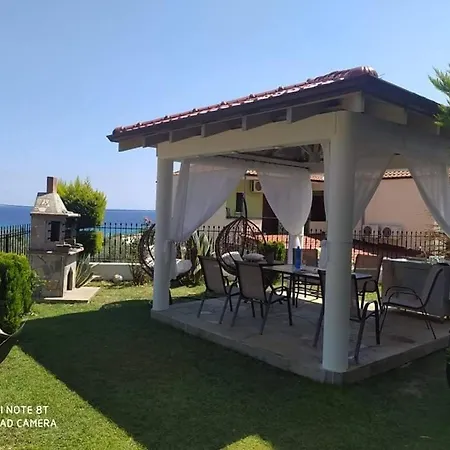 Loretta Maisonettes And Chrysi Ammoudia