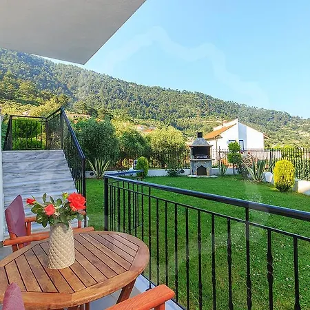 Loretta Maisonettes And Daire *