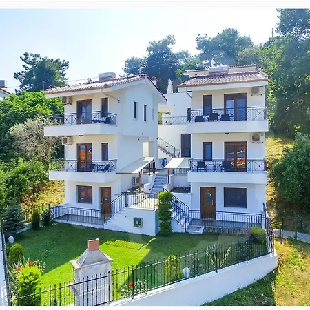 Loretta Maisonettes And Daire *