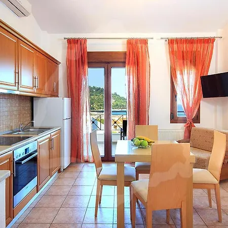 Loretta Maisonettes And Apartament *