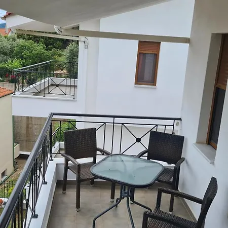 Loretta Maisonettes And Apartment *