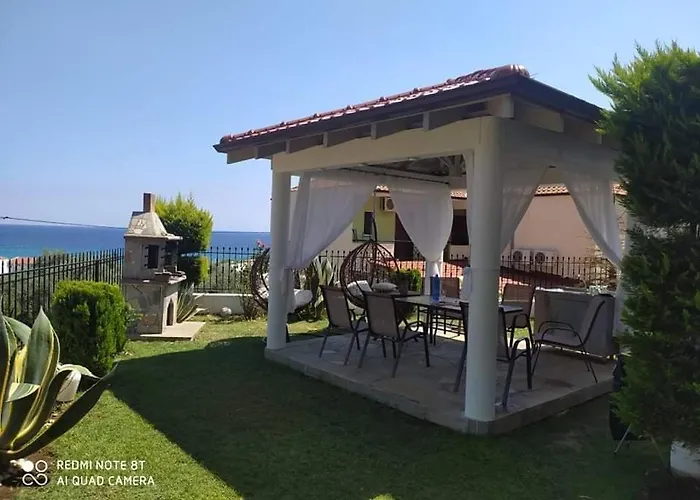 Loretta Maisonettes And Chrysi Ammoudia